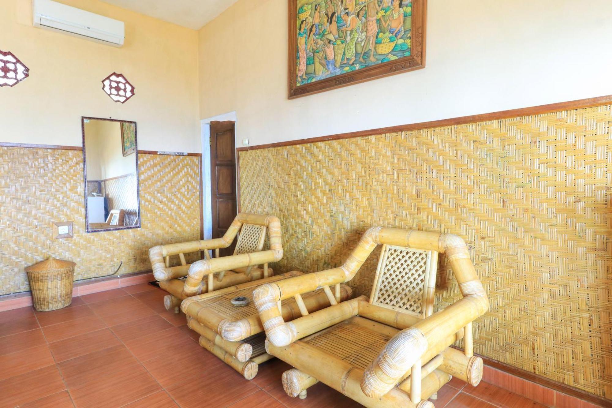 Hotel Tara Bar & Resto Air Sanih Kubutambahan  Værelse billede