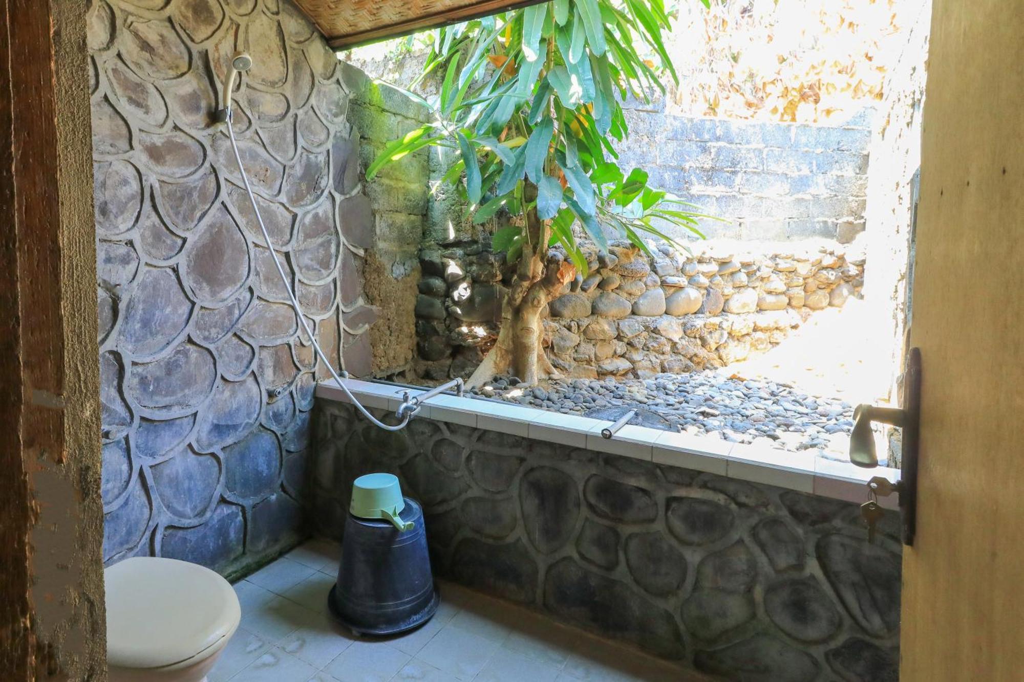 Hotel Tara Bar & Resto Air Sanih Kubutambahan  Værelse billede