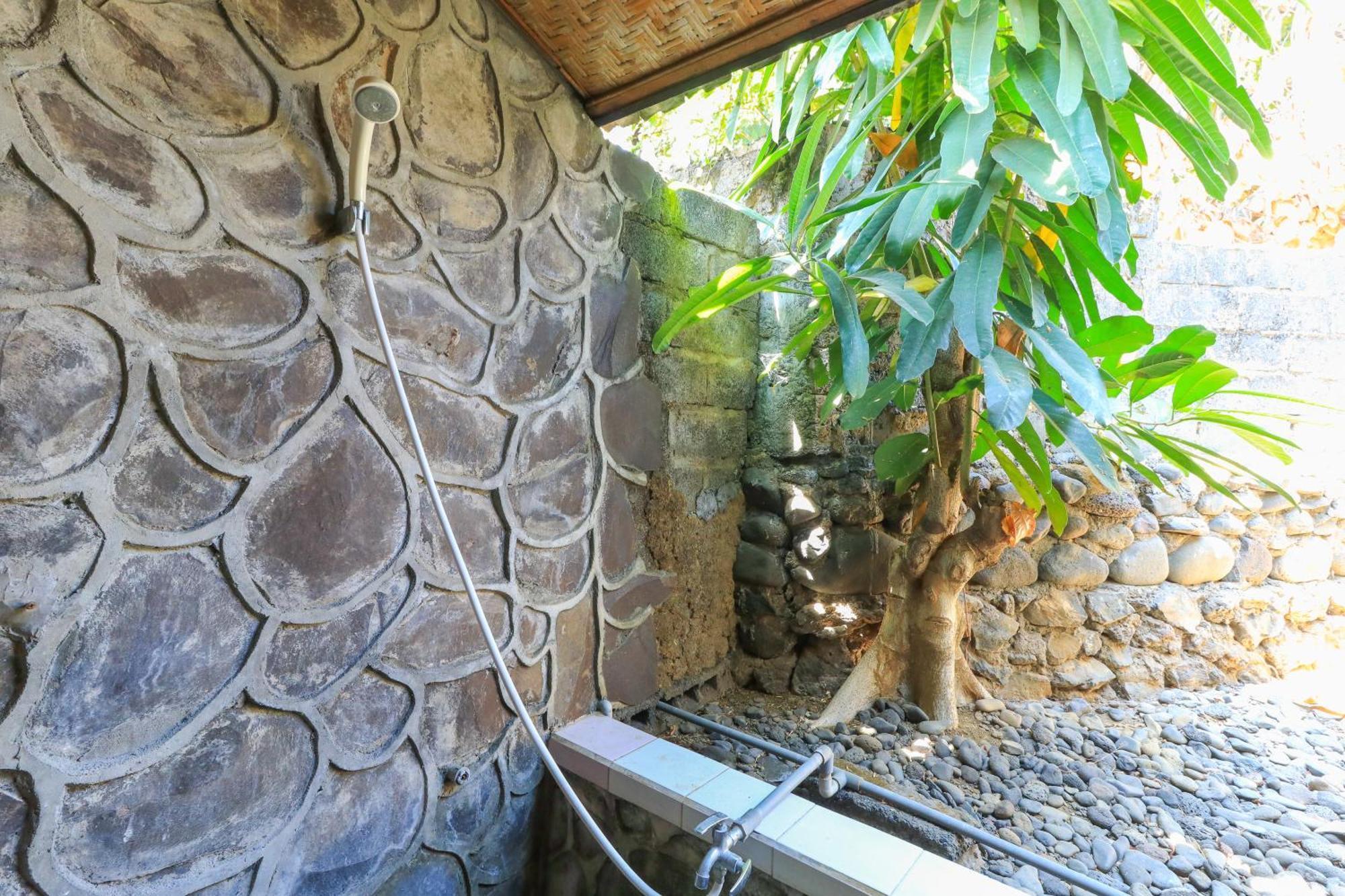 Hotel Tara Bar & Resto Air Sanih Kubutambahan  Værelse billede